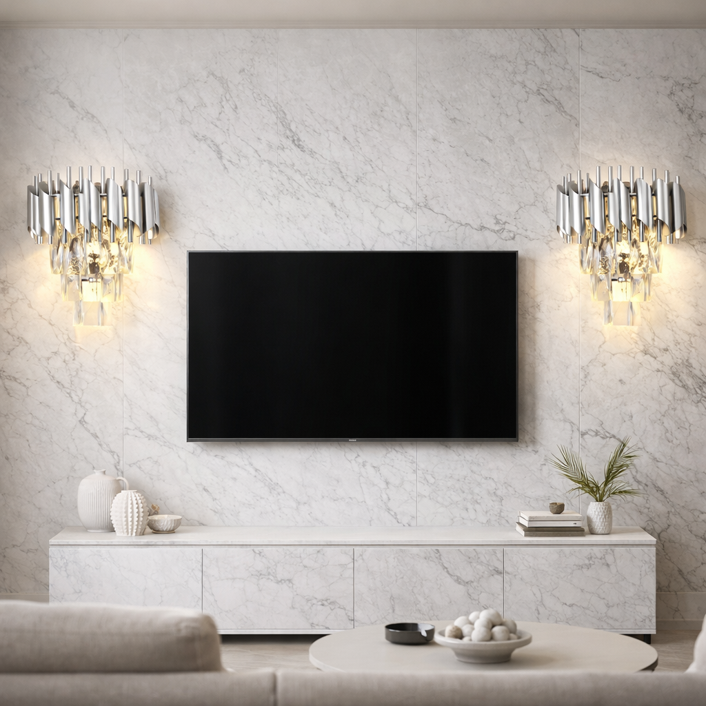 Aplica de perete argintie cu cristale decorative si design glam modern, iluminare ambientala eleganta pentru living sofisticat