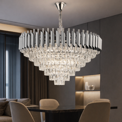 Candelabru rotund argintiu 80cm cu cristale si 12 becuri E27, montat deasupra mesei in bucatarie moderna eleganta