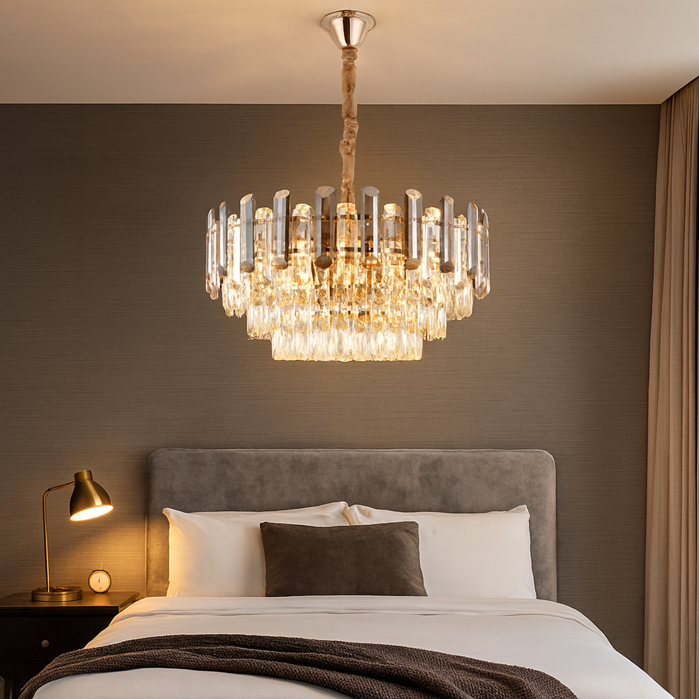 Candelabru rotund cu cristale Ø600 mm, 10xE27, adaugand lumina rafinata unui dormitor modern, cu accente elegante si ambient cald.