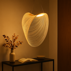 Pendul 9562-800 cu fire metalice aurii si LED 15W integrat, design artistic 3D ce adauga lumina ambientala si eleganta in livingurile moderne.