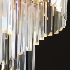 Candelabru auriu modern cu 5 surse E27 si elemente transparente creeaza in dormitor o lumina ambientala eleganta si relaxanta.