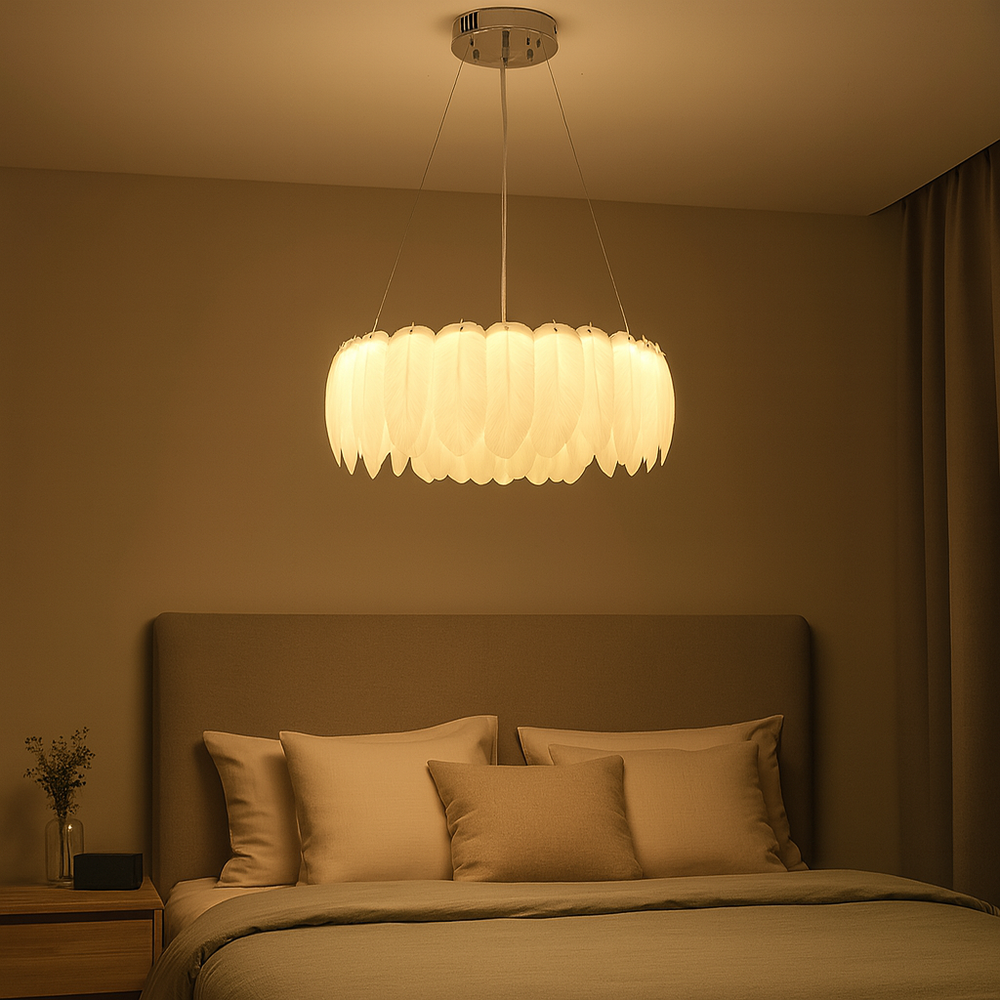 Candelabru LED liniar auriu 500 mm cu cristale verticale, amplasat in dormitor modern, lumina LED eficienta 96W, stil rafinat