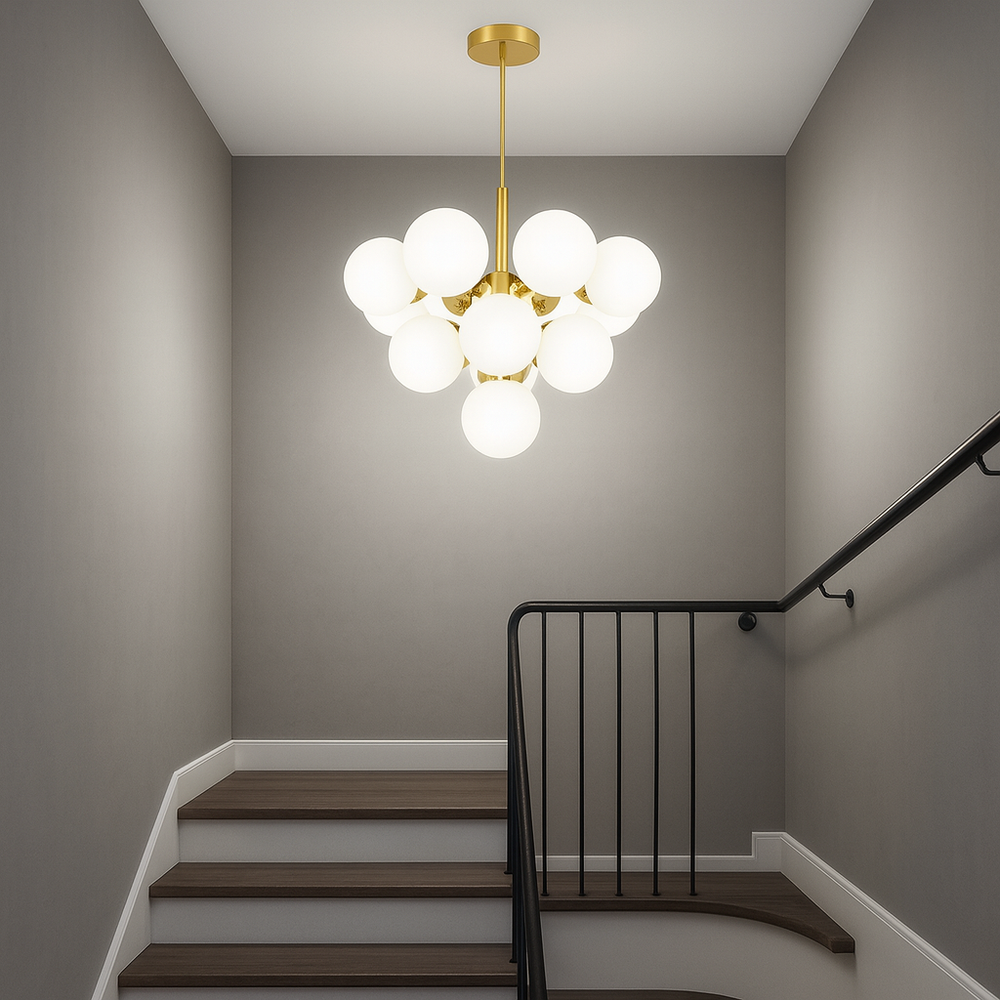 Lustra LED auriu 13 globuri sticla mata, efect vizual elegant pentru scara interioara