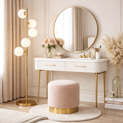 Lampadar auriu cu 5 globuri G9 modern lux langa masa de toaleta in dormitor rafinat cu oglinda si decor cald