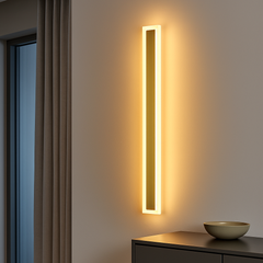 Aplica LED 71103/1200PLG aurie, design vertical 1200mm, lumina calda 3000K, montata pe perete in living modern ca accent decorativ.