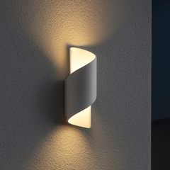 Aplica LED alba 10W IP65 lumina calda, design curbat cu efect sus-jos, potrivita pentru holuri si coridoare moderne.