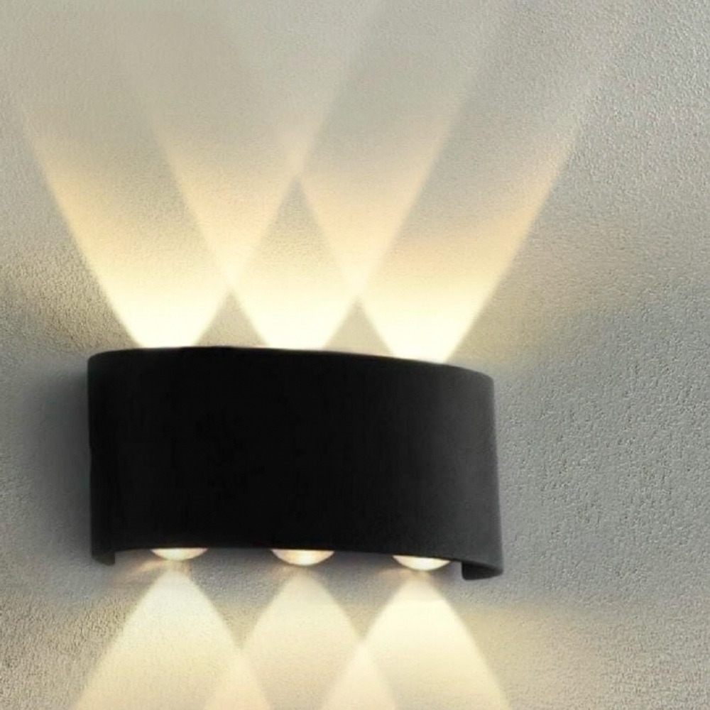 Aplica LED 6W cu lumina calda si efect in X, finisaj negru, perfectă pentru holuri moderne si accente decorative.