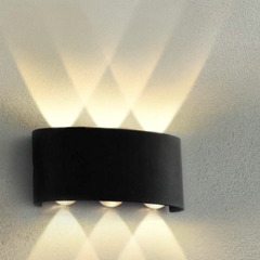 Aplica LED 6W cu lumina calda si efect in X, finisaj negru, perfectă pentru holuri moderne si accente decorative.