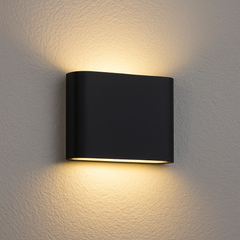 Aplica LED exterior 10W IP65 neagra, rezistenta la ploaie, lumina calda 3000K, perfecta pentru fatade si terase.