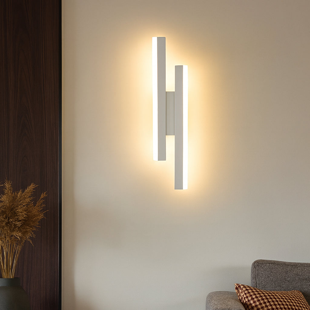 Aplica LED LUBAN Sphere cu doua bare verticale, finisaj alb, iluminare ambientala moderna pentru living contemporan