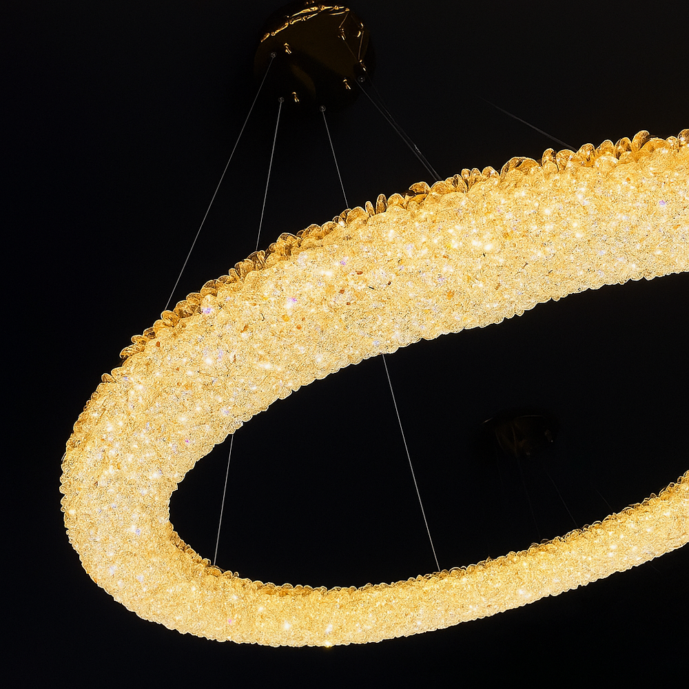 Candelabru LED rotund auriu Ø500 mm cu cristale si telecomanda, iluminare calda decorativa in dormitor elegant.