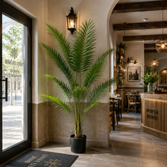 Plantă artificială Howea Forsteriana verde, 180 cm, palmier Kentia decorativ pentru living, birou, restaurant, hotel și spații comerciale.