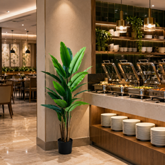 Plantă artificială Bananier verde, 140 cm, cu trei tulpini și frunziș tropical bogat, decorativă pentru living, birou, restaurant, hotel și spații comerciale.