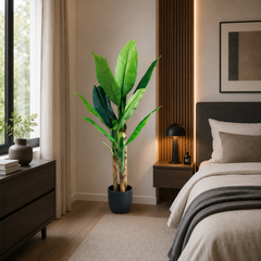 Plantă artificială Bananier verde, 140 cm, cu trei tulpini și frunziș tropical bogat, decorativă pentru living, birou, restaurant, hotel și spații comerciale.
