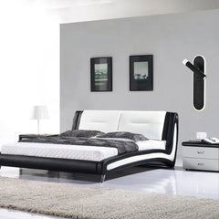 Aplica LED LUBAN Dual Focus 34W, design vertical negru mat cu spot si lumina ambientala, montata in dormitor modern pentru accent si confort