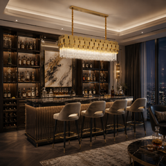 Candelabru cu Cristal 5580-800×300 GD cu finisaj auriu și cristale decorative instalat într-un bar modern, corp de iluminat premium cu design contemporan.