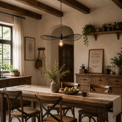 Pendul LED JD-370 montat în bucătărie modernă, lampă suspendată cu dulie E27, design rustic-industrial și iluminare decorativă.