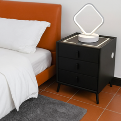 Veioza LED patrata alba de 26W cu 3 tonuri si lumina reglabila ofera o atmosfera calda si relaxanta, perfecta pentru un dormitor modern