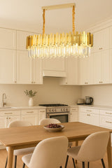 Candelabru rotund auriu mat cu cristale, 8 becuri E27, iluminare luxoasa pentru masa din dining spatios.