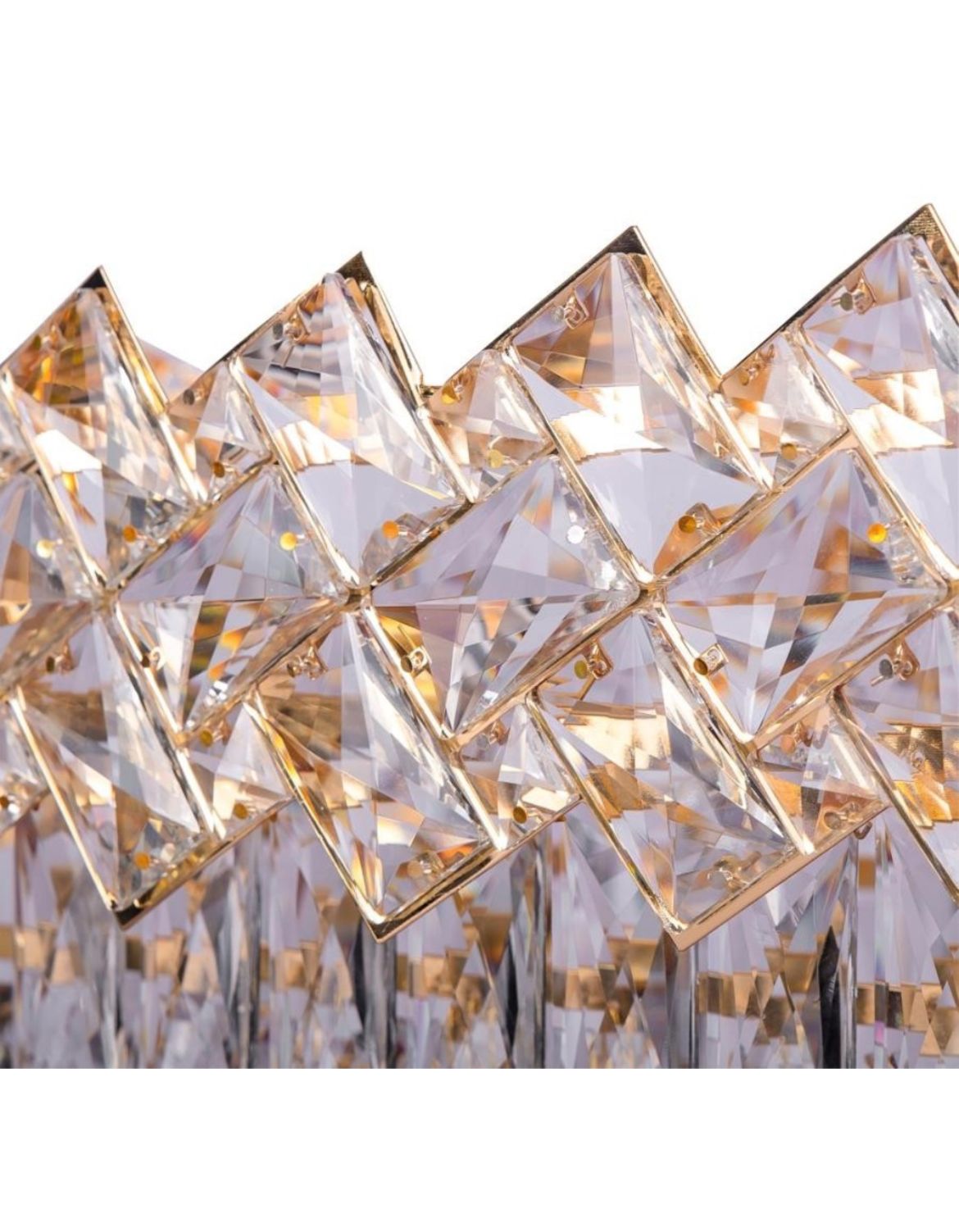 Candelabru rotund din cristal auriu Ø300 mm, montat central pentru lumina calda si decor luxos in dormitor