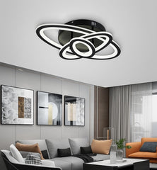 Lustra LED 19082/3BK circulara neagra cu telecomanda, luminand un living modern cu iluminare reglabila 3000–6500K.
