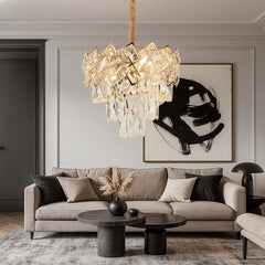 Candelabru rotund din cristal auriu Ø300 mm, suspendat central intr-un living elegant cu reflexii verticale premium