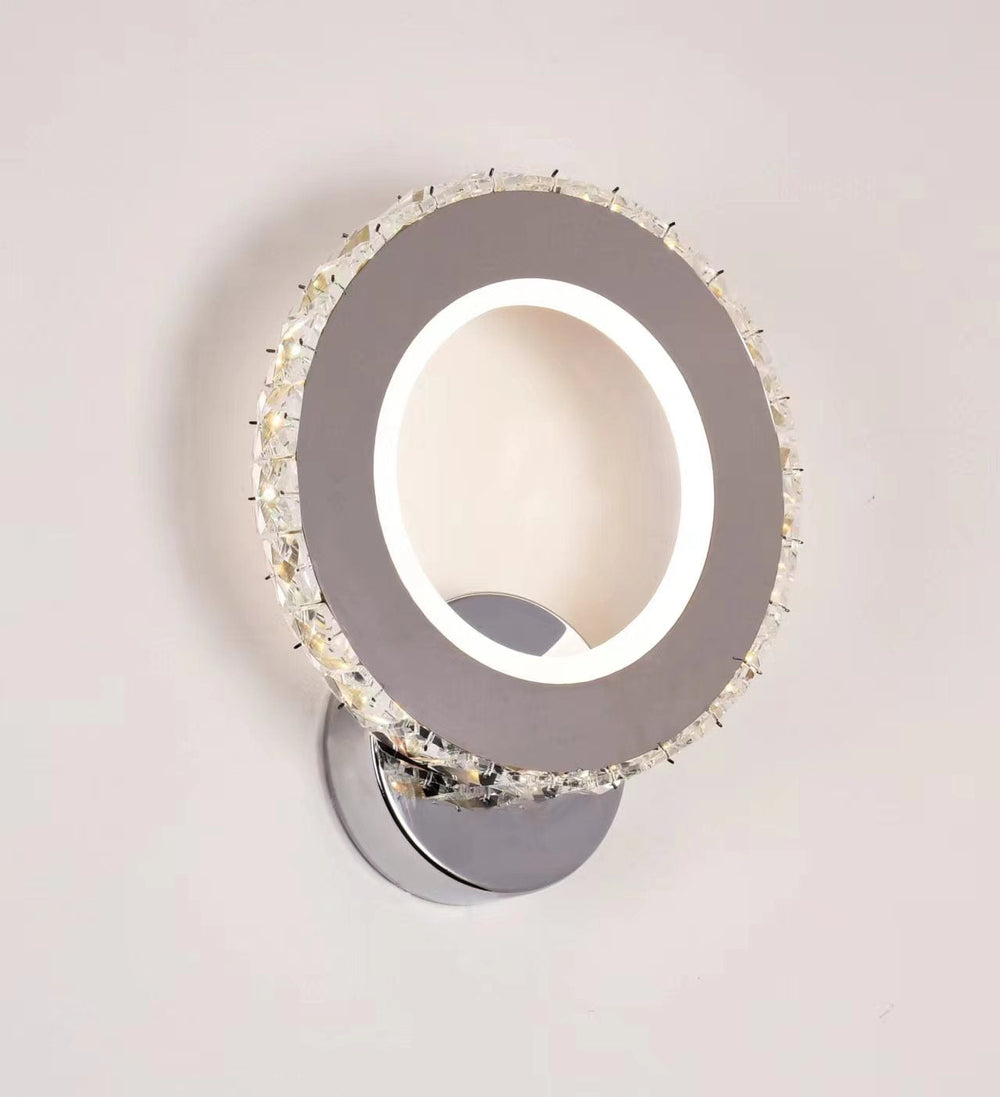 Aplica LED Versa 230mm, profil compact cu accente transparente, iluminand uniform un living contemporan