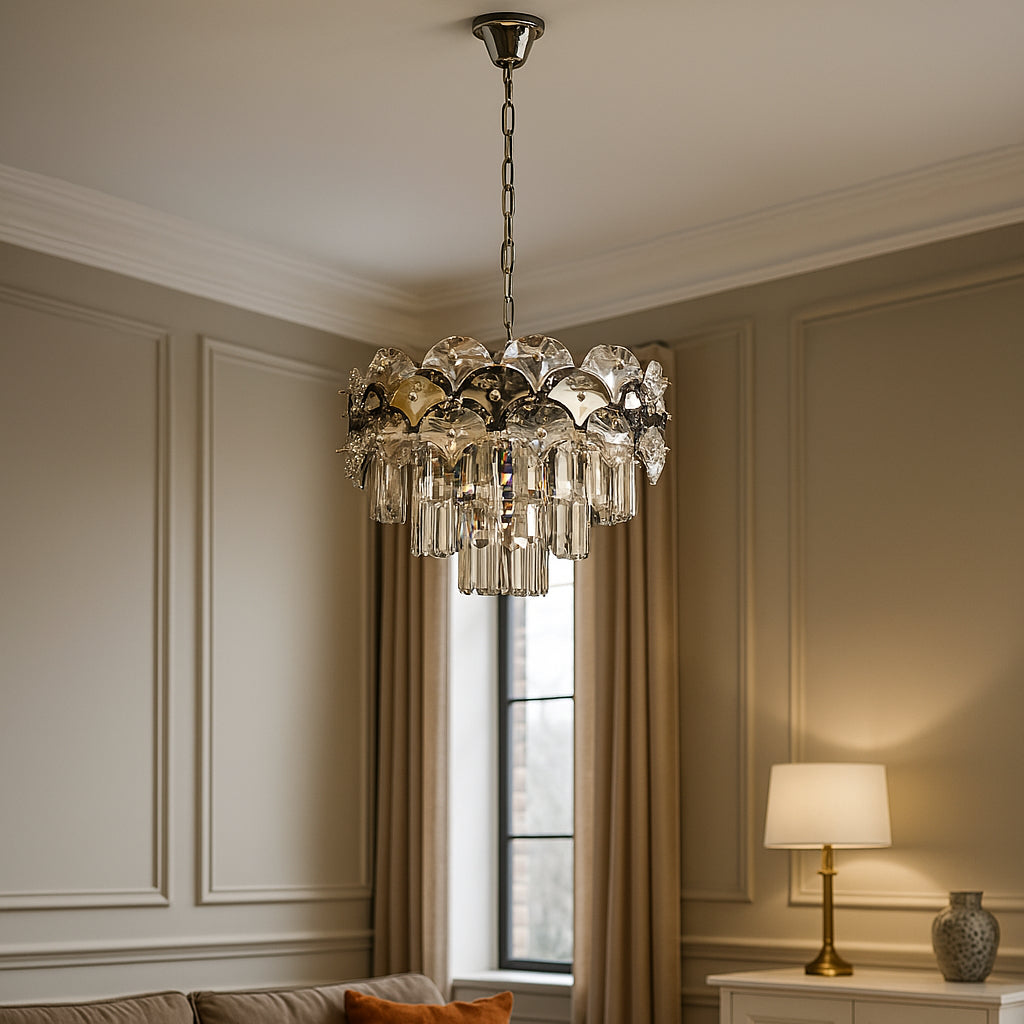 Candelabru rotund crom cu 8 becuri E27 in living elegant, diametru 400 mm, lumina puternica si design clasic rafinat