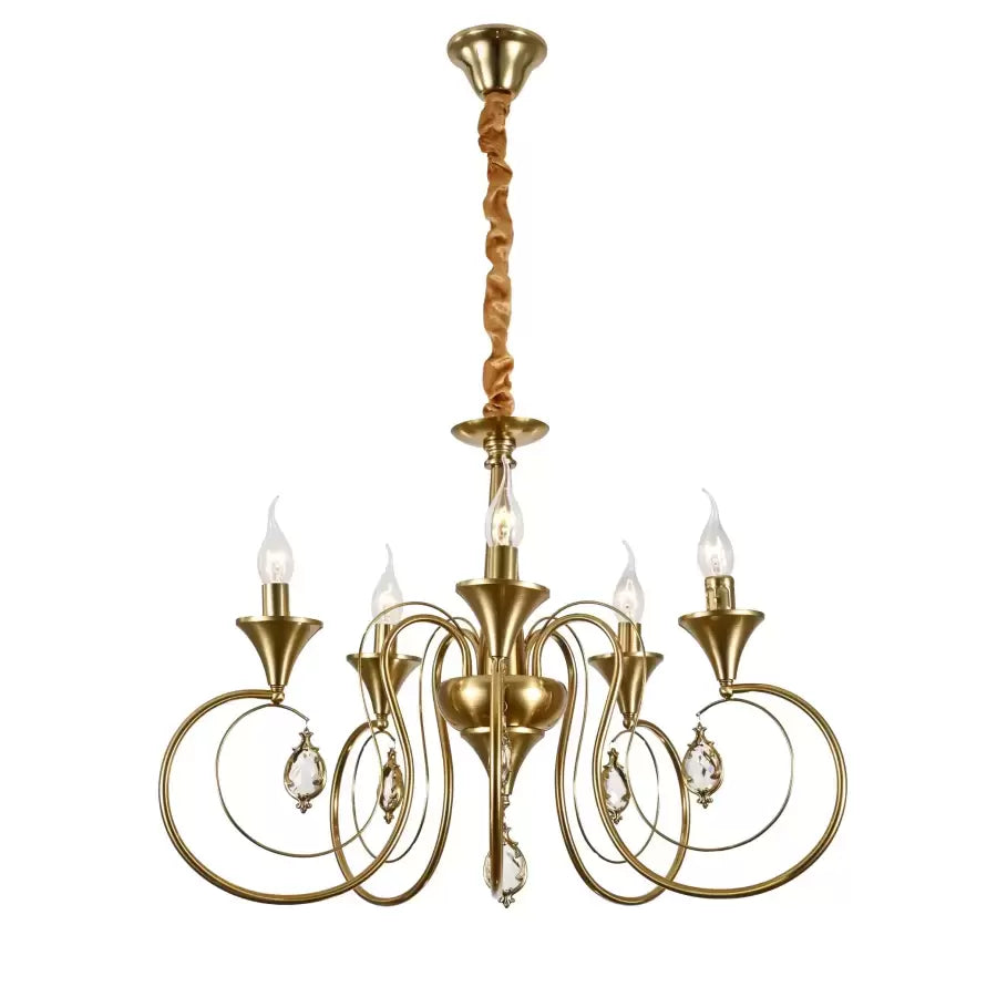 Candelabru cu 5 brate in cupru antic, oferind iluminare placuta si un accent decorativ intr-un hol clasic si luminos.