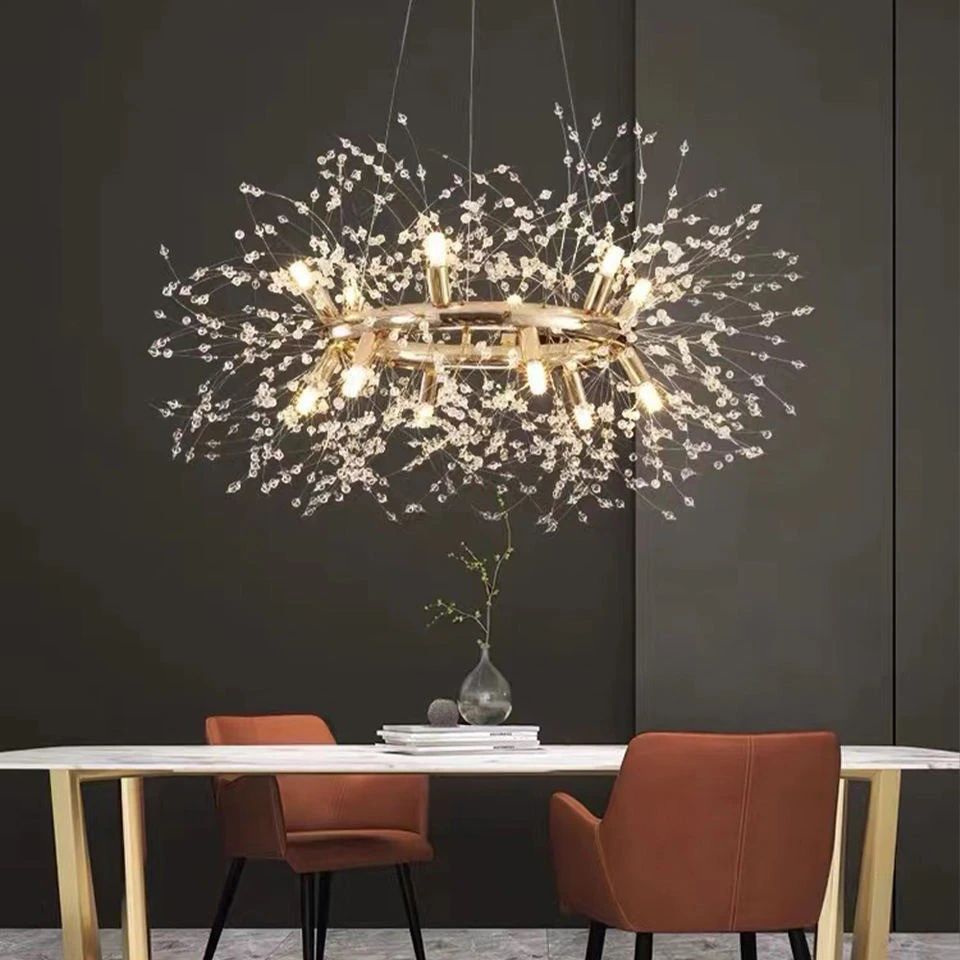 Candelabru LED floral Ø600 mm, finisaj auriu, 9 surse, iluminare ampla pentru zona de dining eleganta si contemporana.