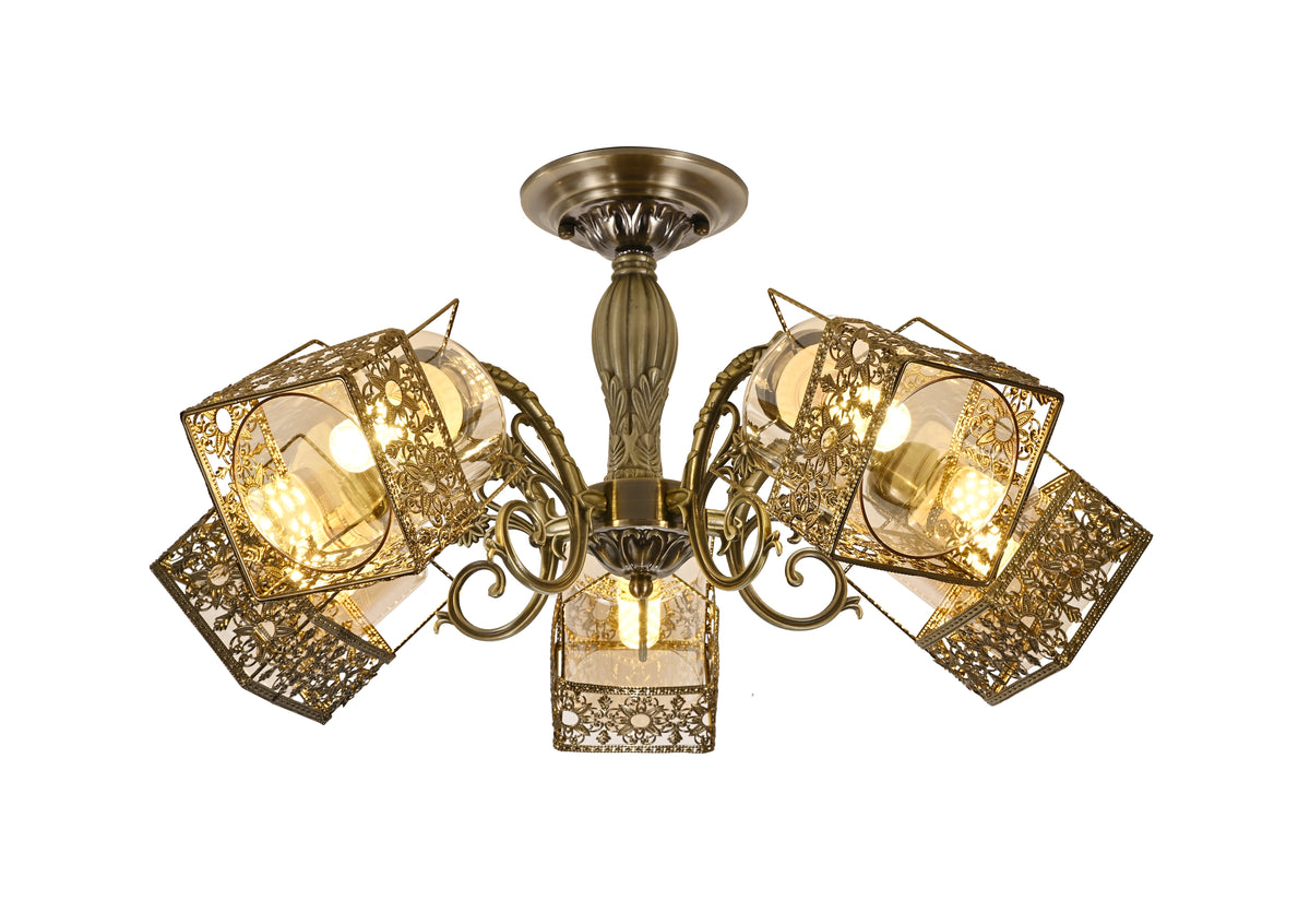 Candelabru vintage cu 5 brate bronz antic si sticla clara lumineaza livingul, oferind un accent decorativ cald si elegant.