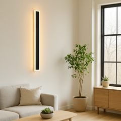 Aplica LED 71103/1200MB negru mat, lumina calda 3000K, montata vertical in living modern, design lung si subtire pentru accent decorativ.